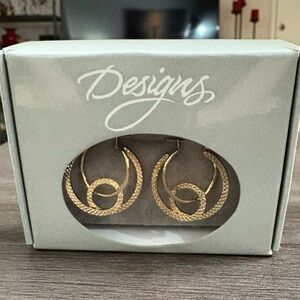 Designs Gold Circle & Knot Textured Hoop Earrings